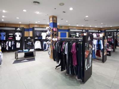 Ropa deportiva a bajos precios en el outlet de Décimas