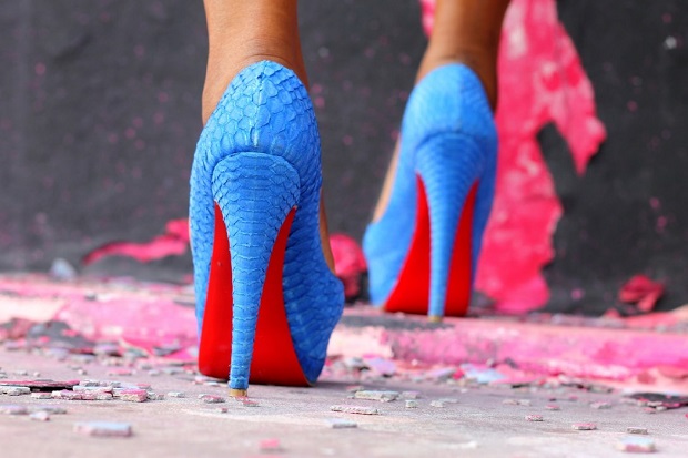 cómo caminar con tacones