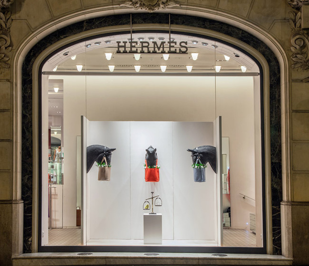 escaparate hermès barcelona