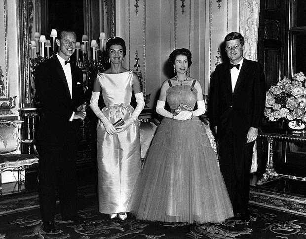 Jacqueline Kennedy guantes gala