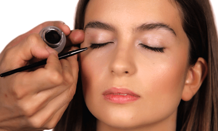 maquillaje de ojos eyeliner