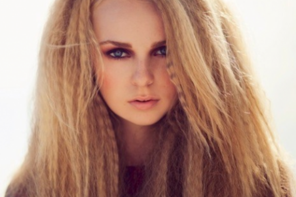 Crimped hair peinados de los 90