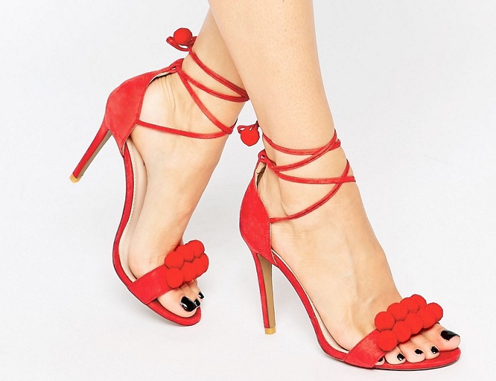 100 sandalias con pompones