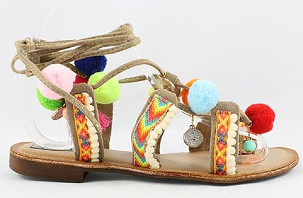 111 sandalias con pompones
