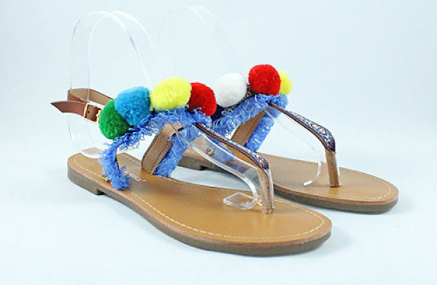 222 sandalias con pompones