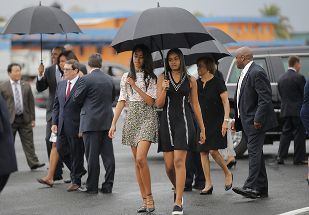 Sasha y Malia Obama (1)