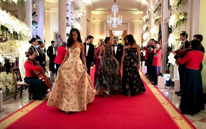 Sasha y Malia Obama (2)