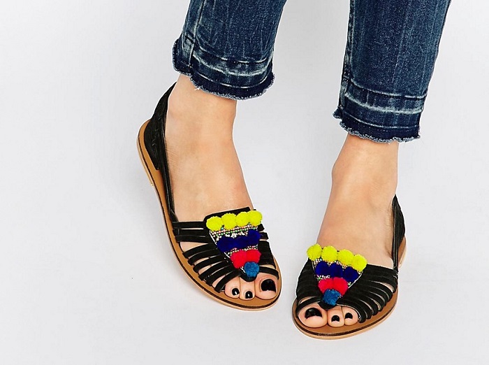 sandalias con pompones asos