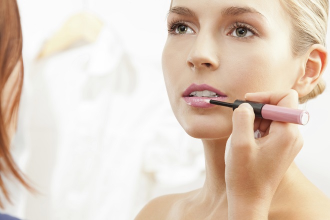 Applying pink lipglass